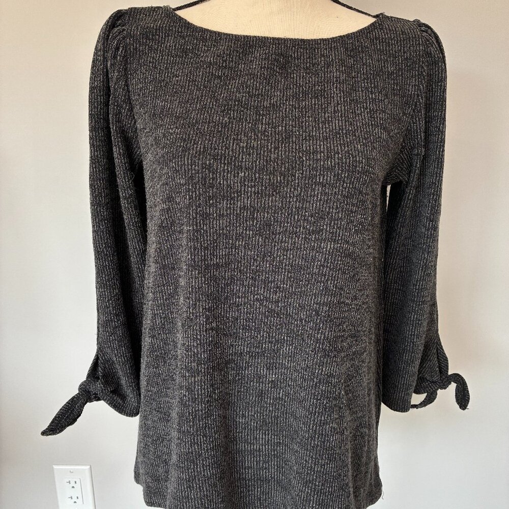 Max Studio Gray knit top with ruched shoulders and 3/4 sleeves with ties at end.